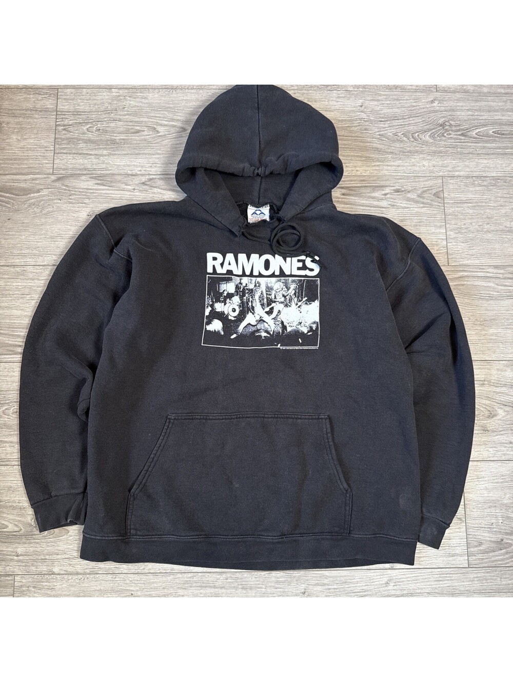 Ramones 2004 Y2K sweatshirt hoodie sz L punk band faded Torn Collar
